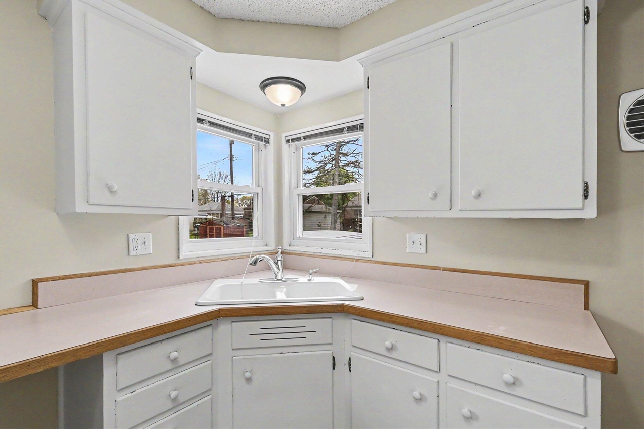 2421 Barstow Road, Lansing, MI, 48906-3740