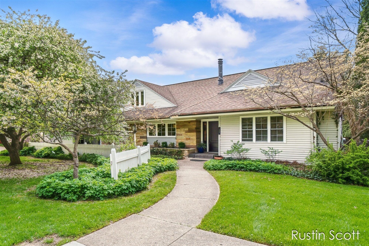 185 S Monroe Street, Rockford, MI, 49341