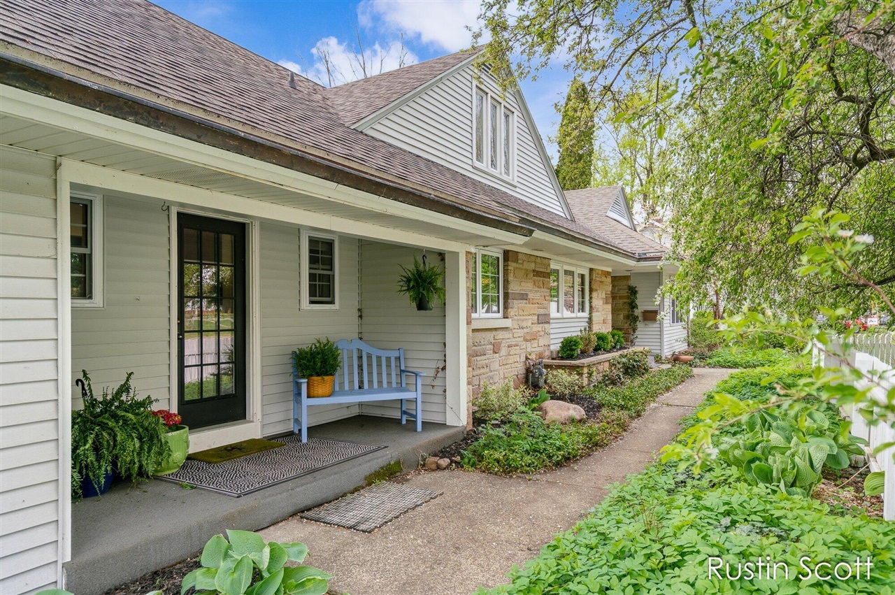 185 S Monroe Street, Rockford, MI, 49341