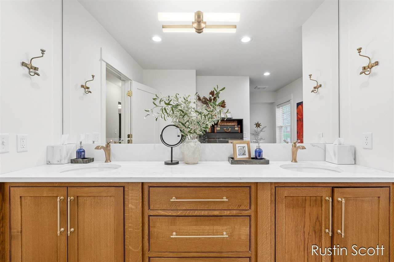 185 S Monroe Street, Rockford, MI, 49341