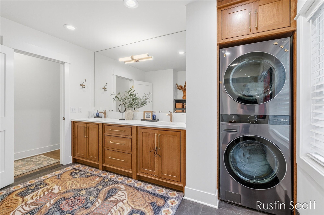 185 S Monroe Street, Rockford, MI, 49341