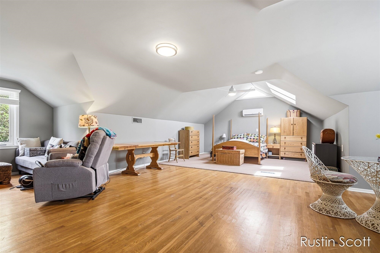 185 S Monroe Street, Rockford, MI, 49341