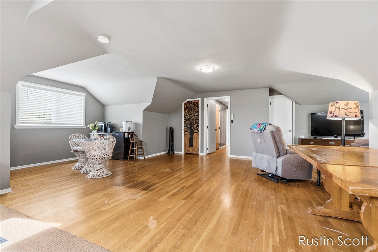 185 S Monroe Street, Rockford, MI, 49341