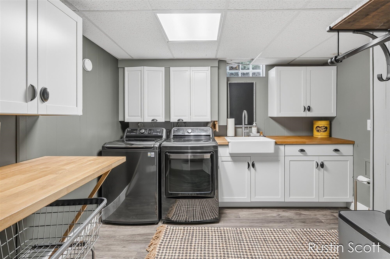 185 S Monroe Street, Rockford, MI, 49341