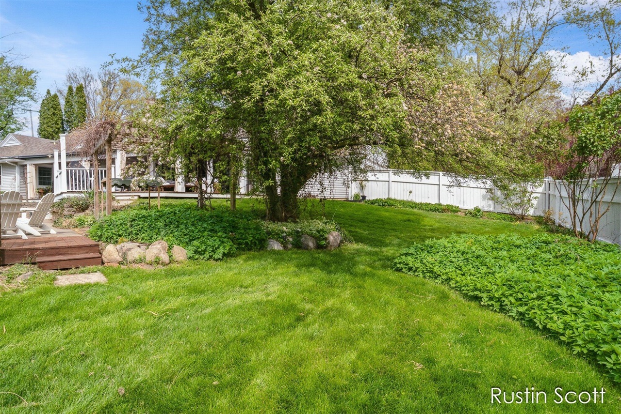 185 S Monroe Street, Rockford, MI, 49341