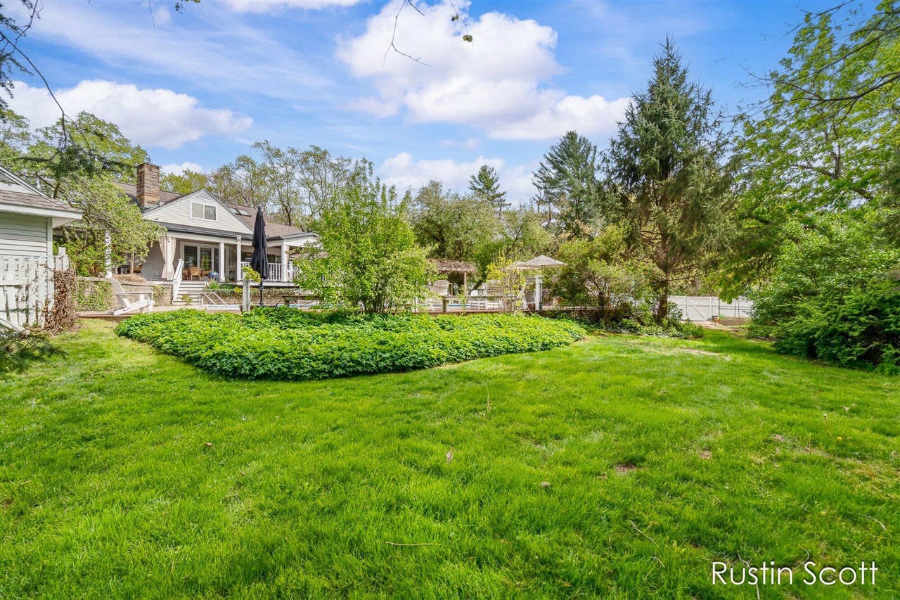 185 S Monroe Street, Rockford, MI, 49341