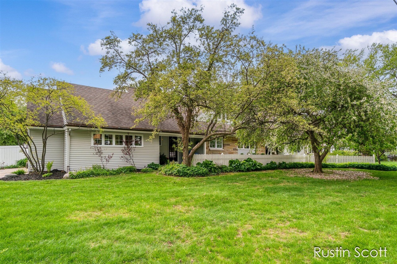 185 S Monroe Street, Rockford, MI, 49341