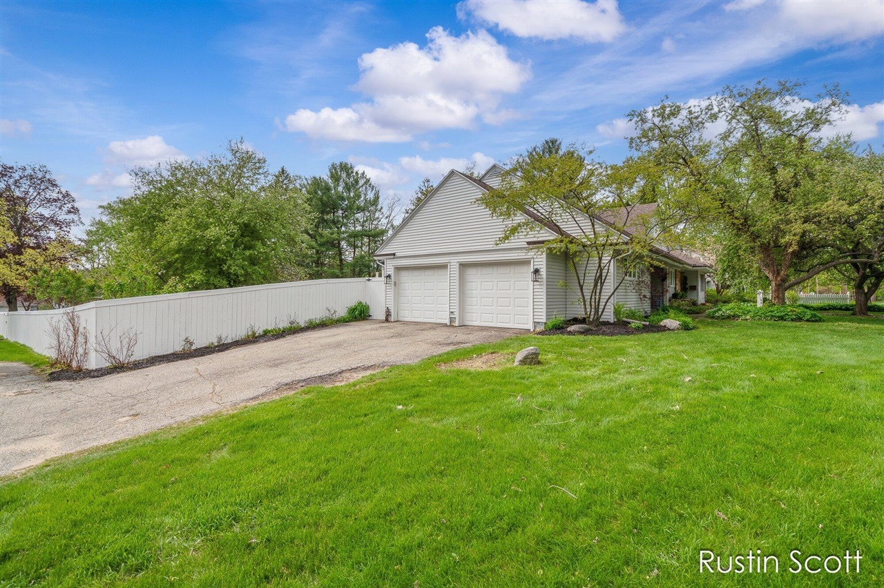 185 S Monroe Street, Rockford, MI, 49341