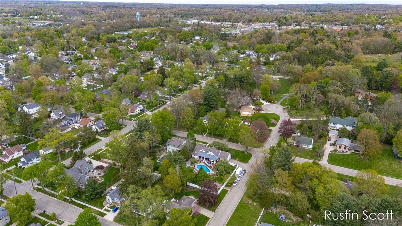 185 S Monroe Street, Rockford, MI, 49341