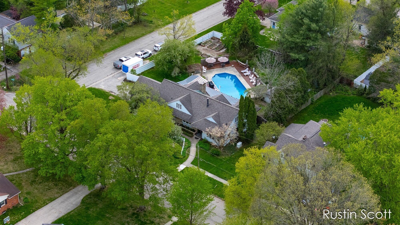 185 S Monroe Street, Rockford, MI, 49341
