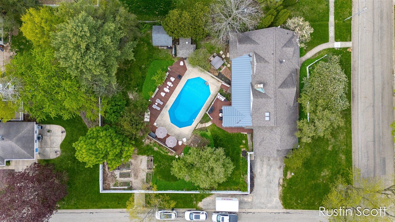 185 S Monroe Street, Rockford, MI, 49341