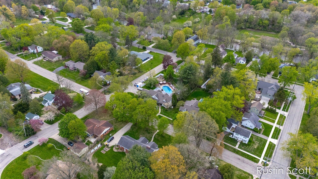 185 S Monroe Street, Rockford, MI, 49341