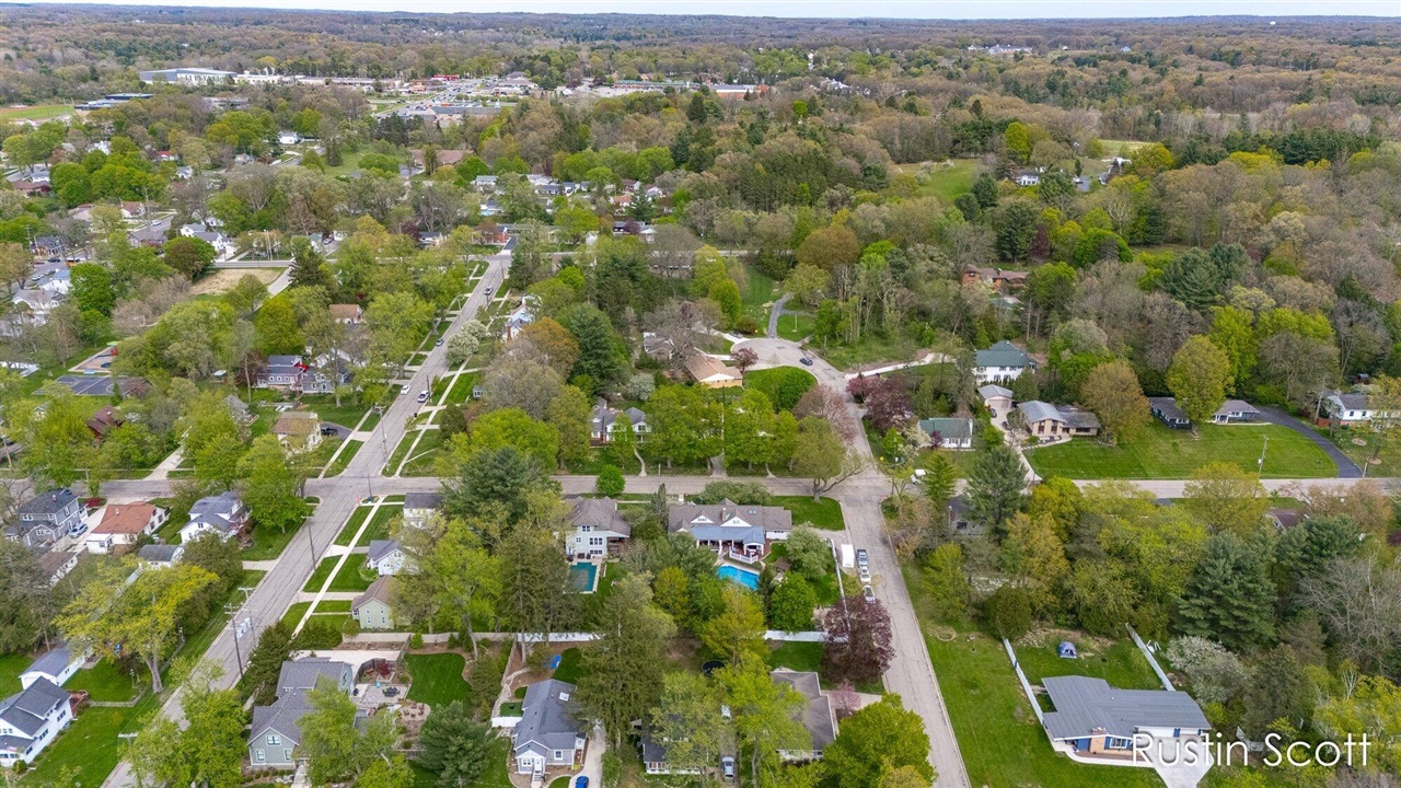 185 S Monroe Street, Rockford, MI, 49341