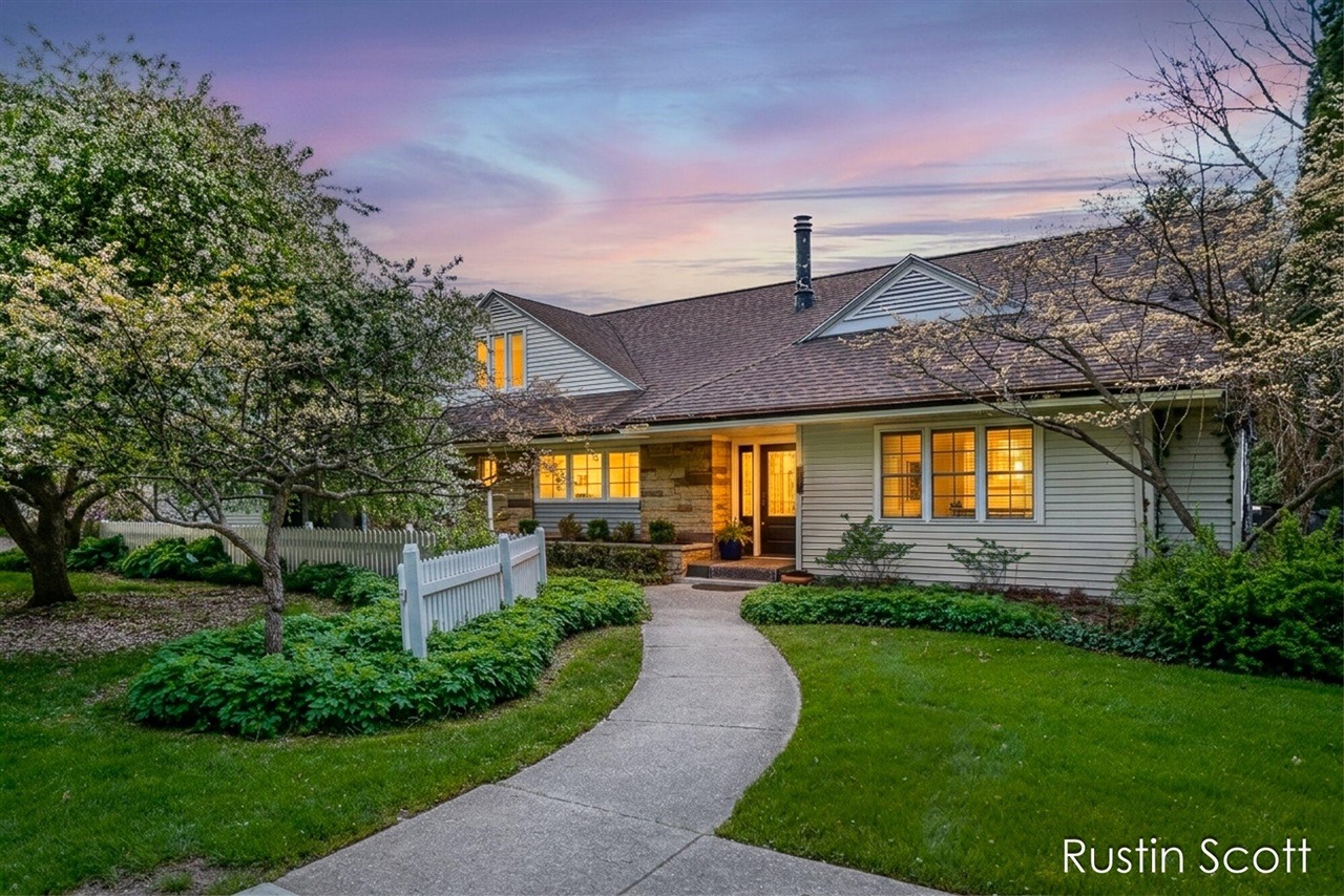 185 S Monroe Street, Rockford, MI, 49341