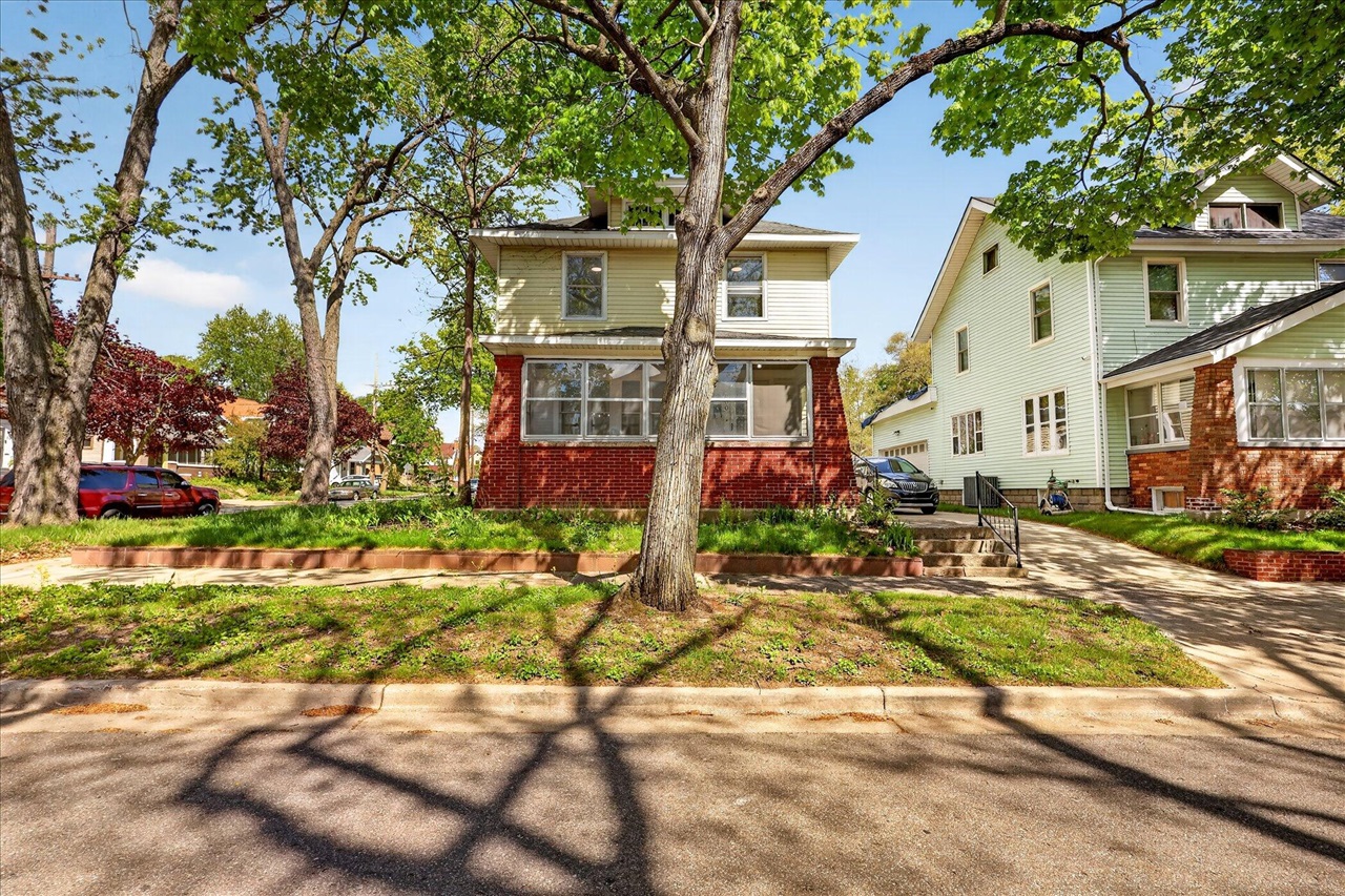 900 Dallas Avenue, Grand Rapids, MI, 49507-1323