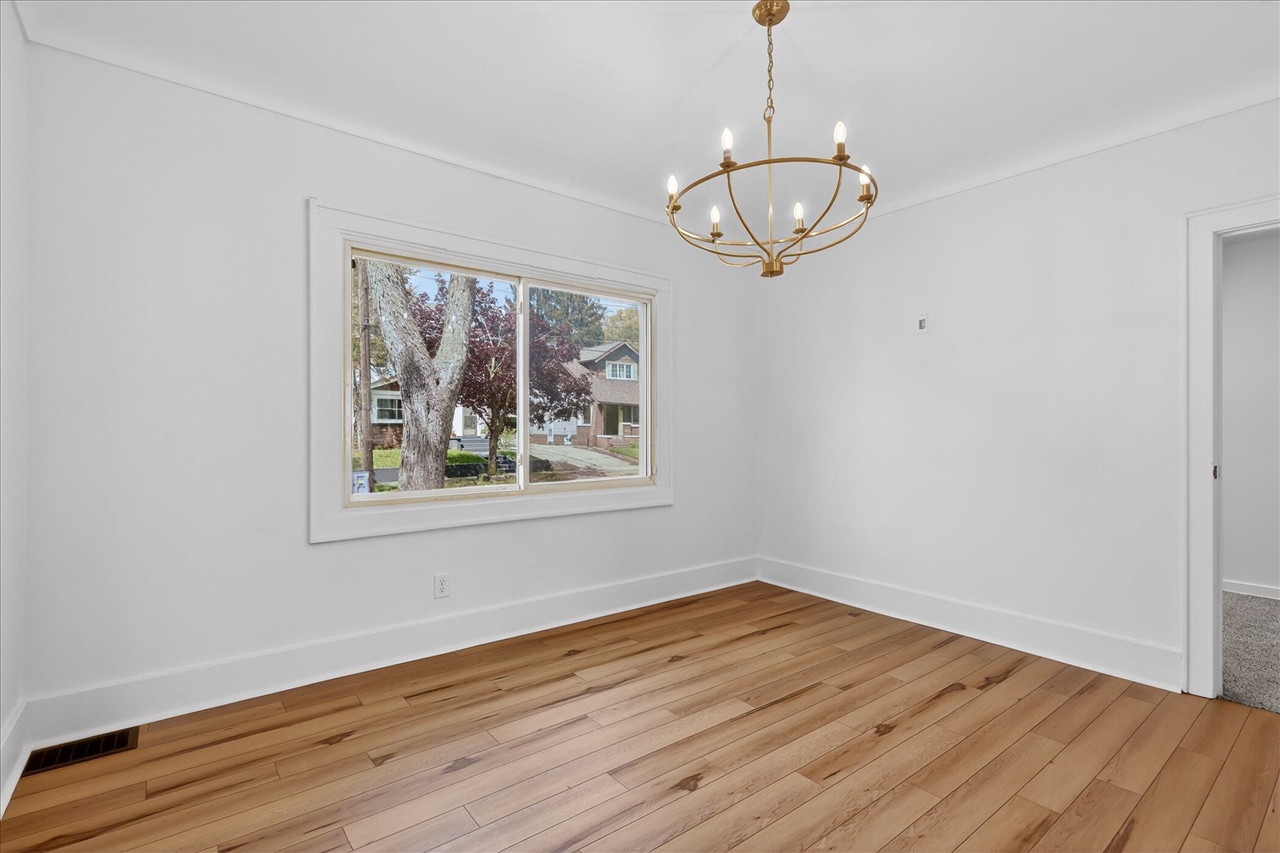 900 Dallas Avenue, Grand Rapids, MI, 49507-1323