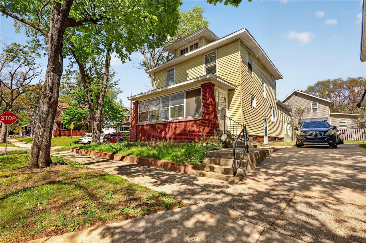 900 Dallas Avenue, Grand Rapids, MI, 49507-1323