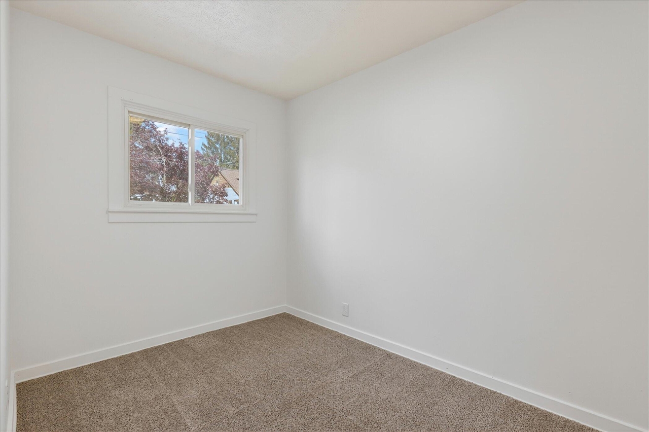900 Dallas Avenue, Grand Rapids, MI, 49507-1323