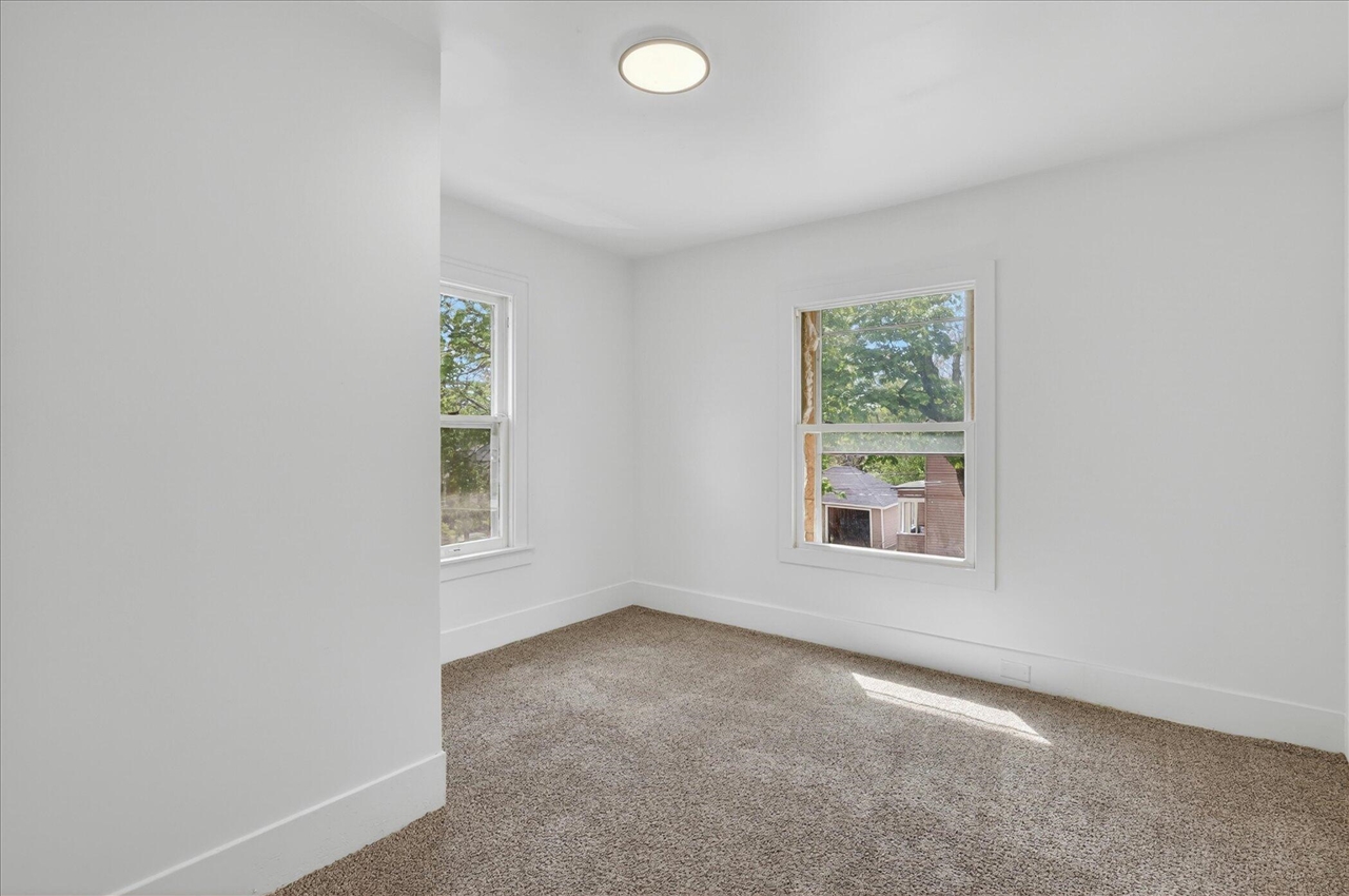 900 Dallas Avenue, Grand Rapids, MI, 49507-1323