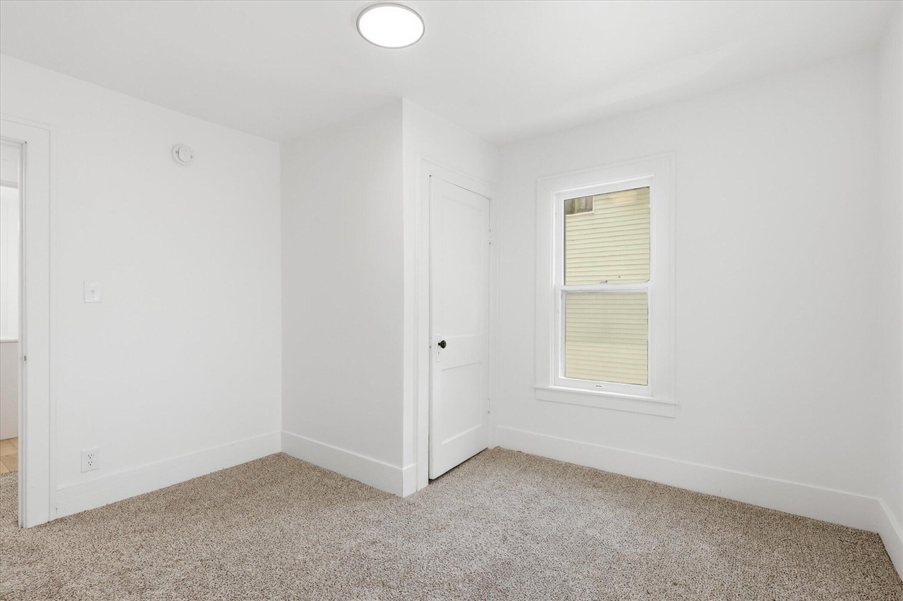 900 Dallas Avenue, Grand Rapids, MI, 49507-1323