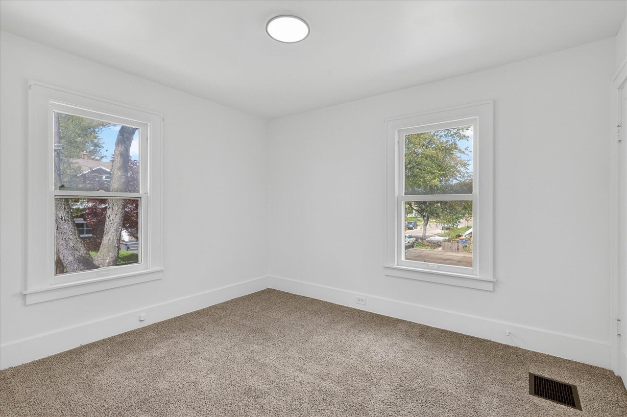 900 Dallas Avenue, Grand Rapids, MI, 49507-1323