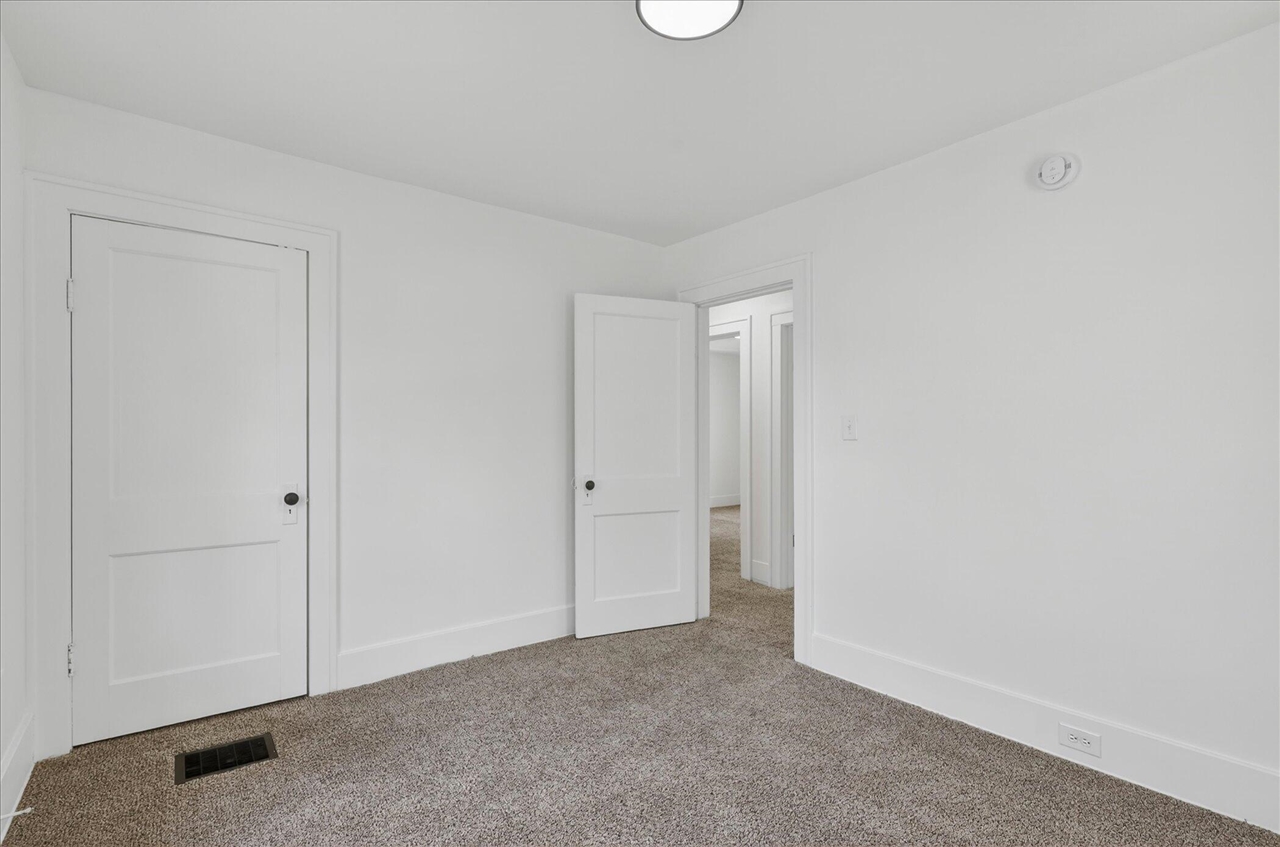 900 Dallas Avenue, Grand Rapids, MI, 49507-1323
