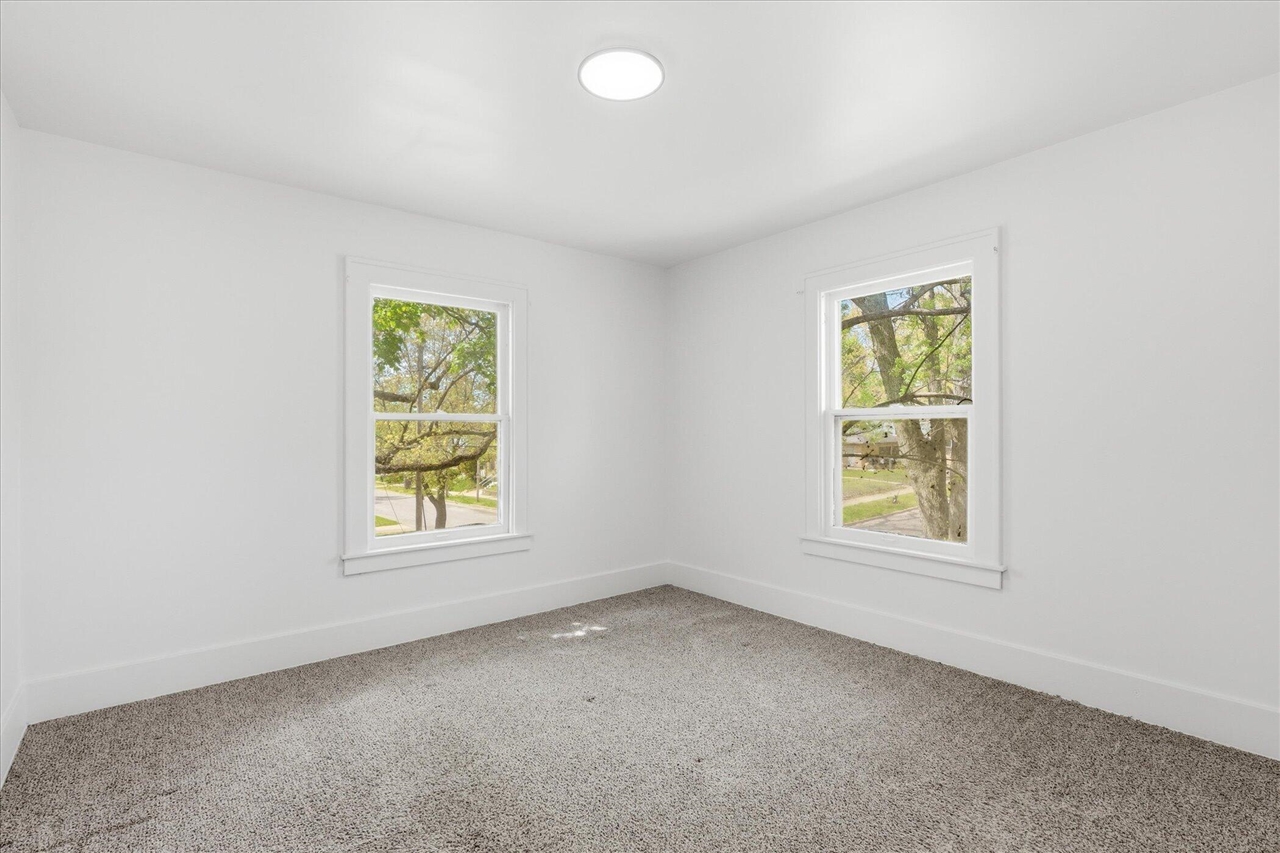 900 Dallas Avenue, Grand Rapids, MI, 49507-1323
