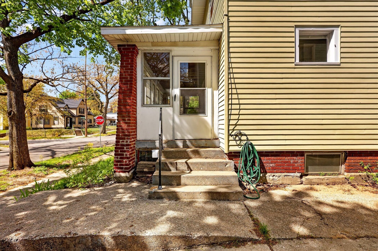 900 Dallas Avenue, Grand Rapids, MI, 49507-1323