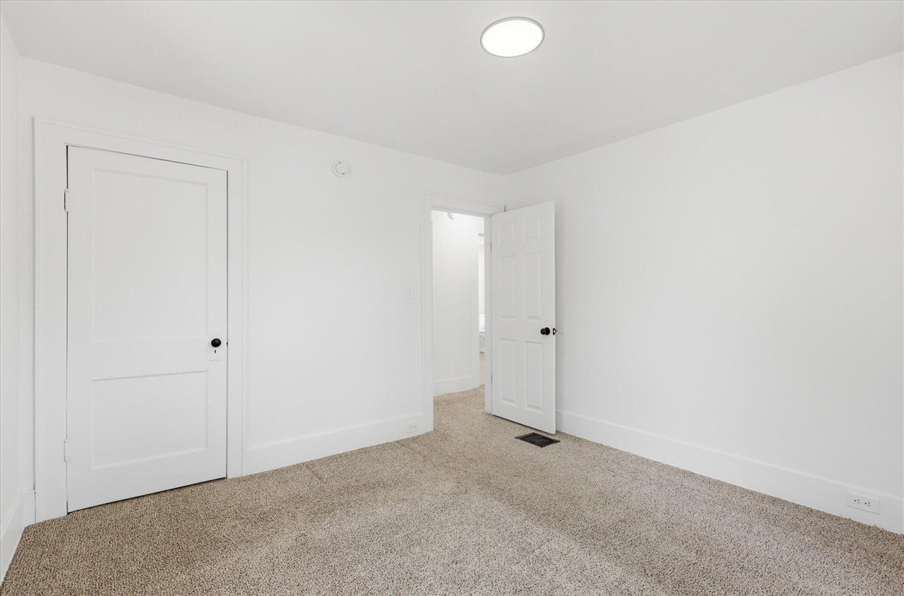 900 Dallas Avenue, Grand Rapids, MI, 49507-1323