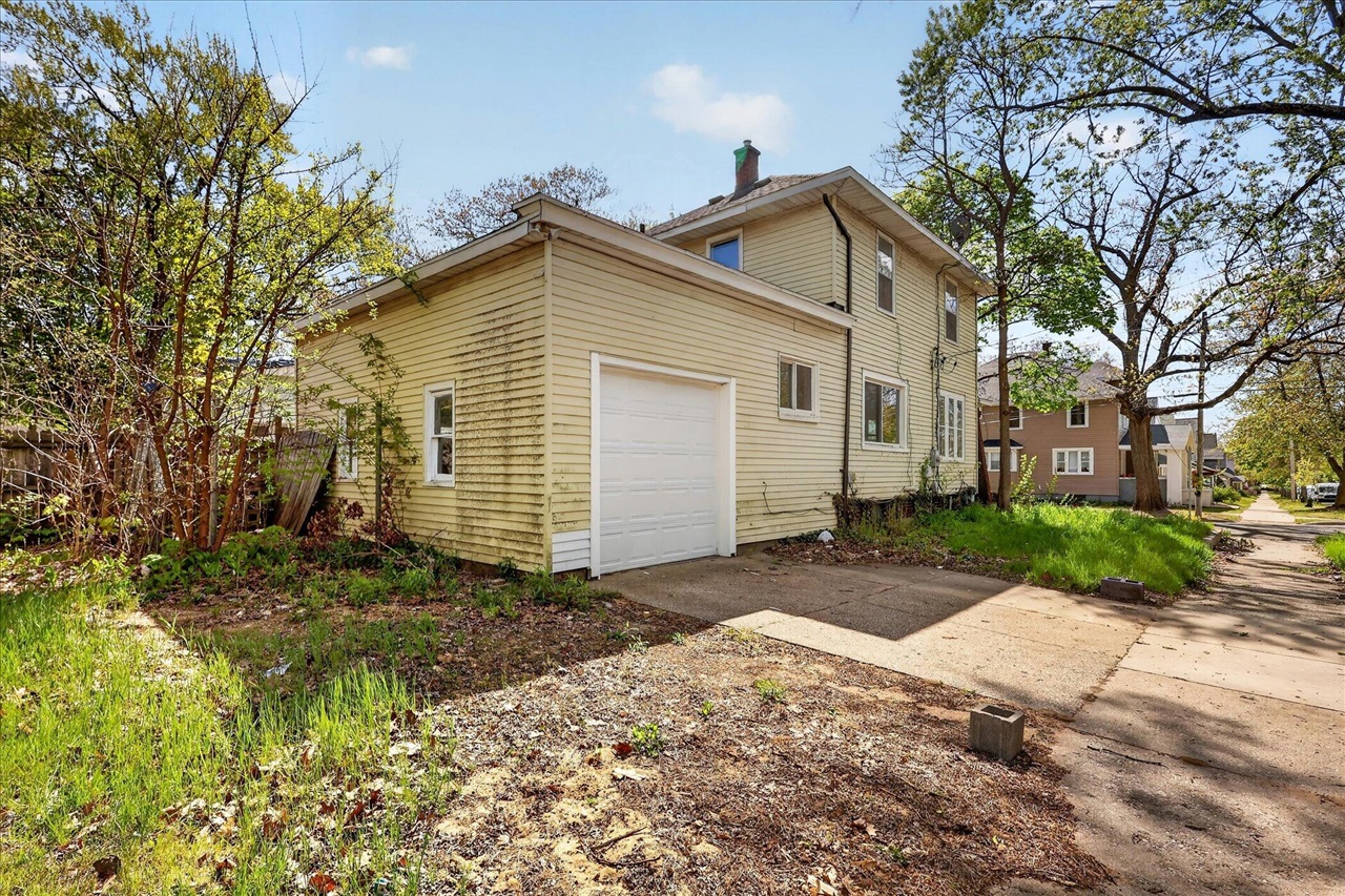 900 Dallas Avenue, Grand Rapids, MI, 49507-1323