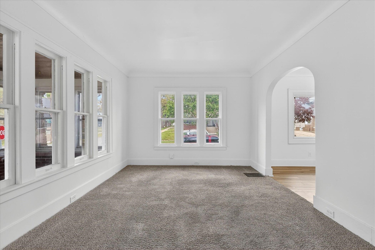 900 Dallas Avenue, Grand Rapids, MI, 49507-1323