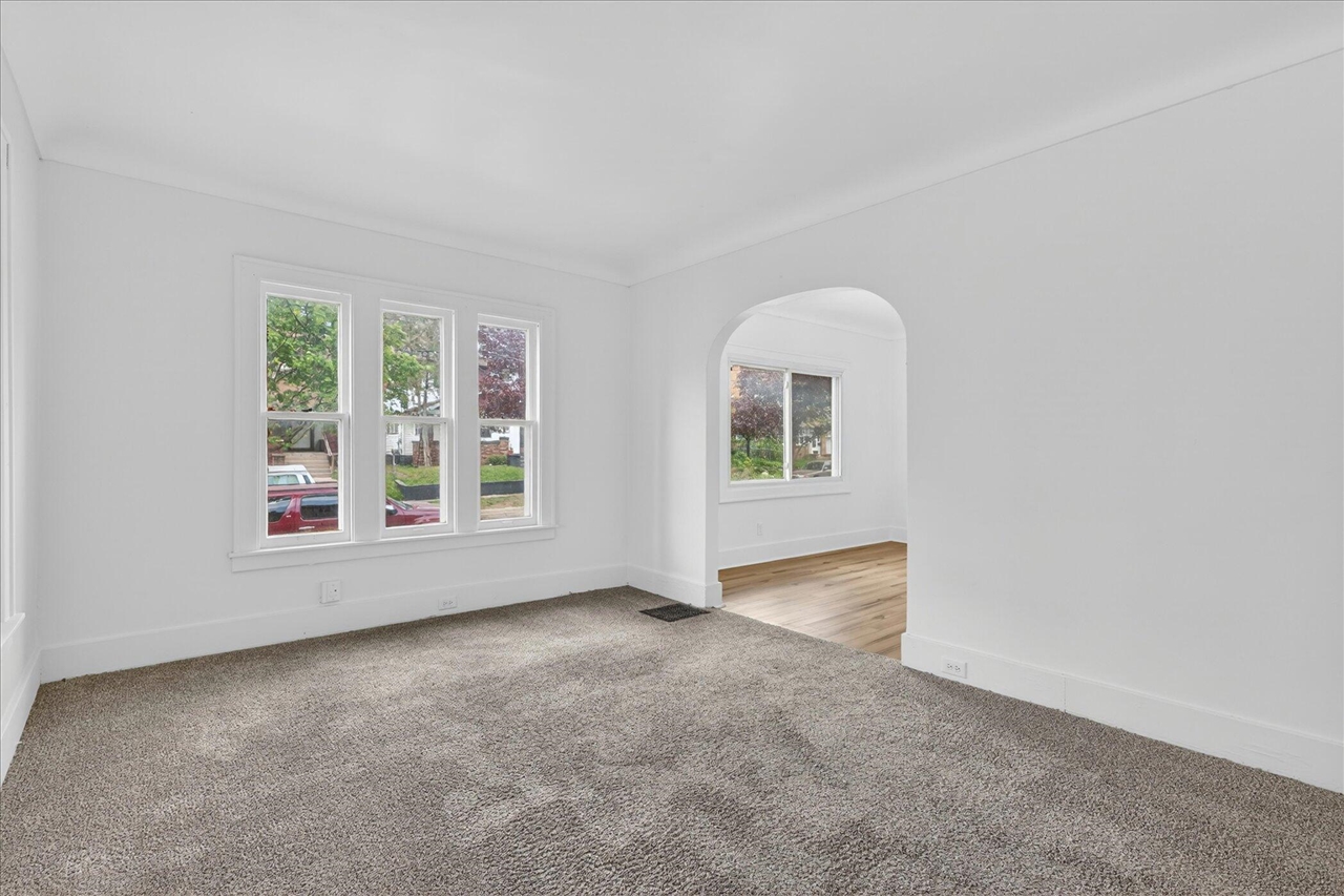 900 Dallas Avenue, Grand Rapids, MI, 49507-1323