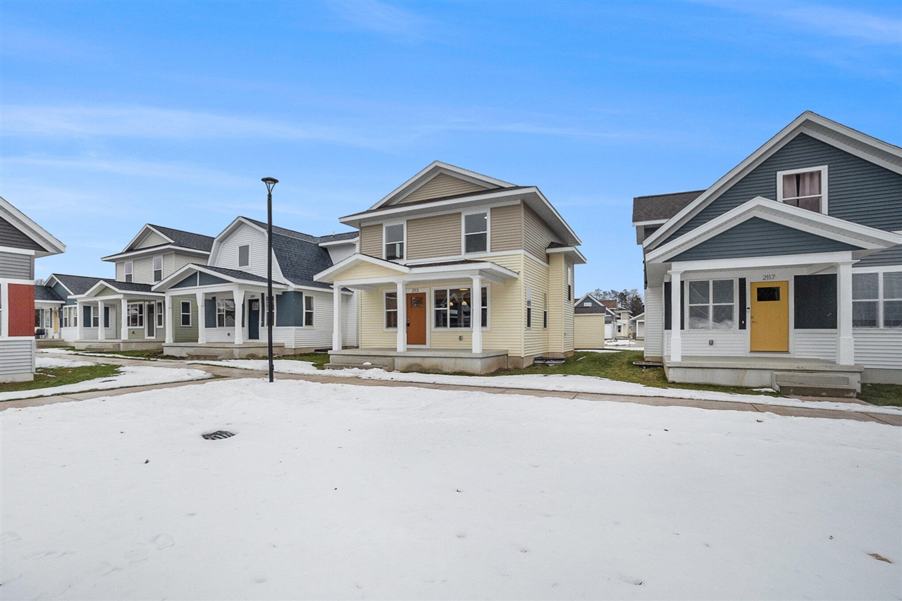 2098 Linden Avenue, Grand Rapids, MI, 49507-3271