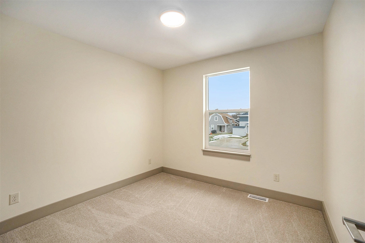 2098 Linden Avenue, Grand Rapids, MI, 49507-3271