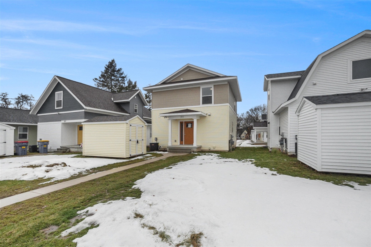 2098 Linden Avenue, Grand Rapids, MI, 49507-3271