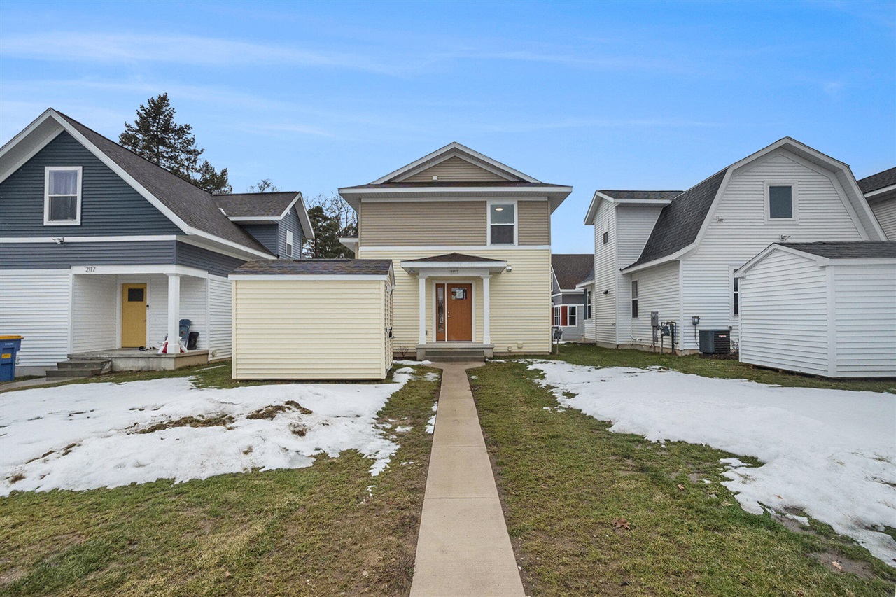 2098 Linden Avenue, Grand Rapids, MI, 49507-3271