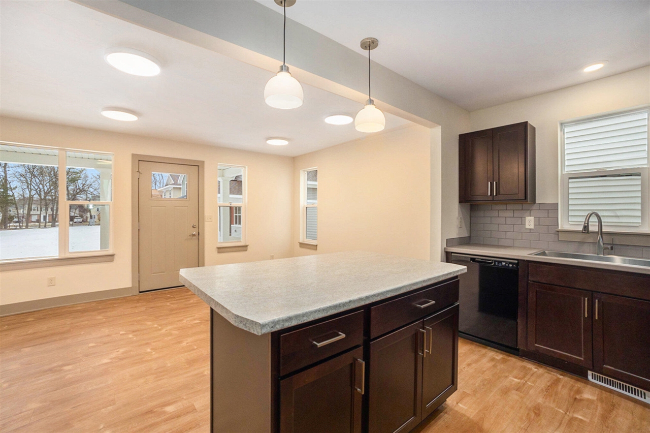2098 Linden Avenue, Grand Rapids, MI, 49507-3271