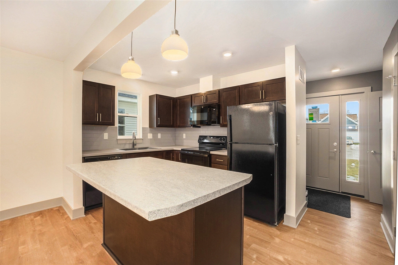 2098 Linden Avenue, Grand Rapids, MI, 49507-3271
