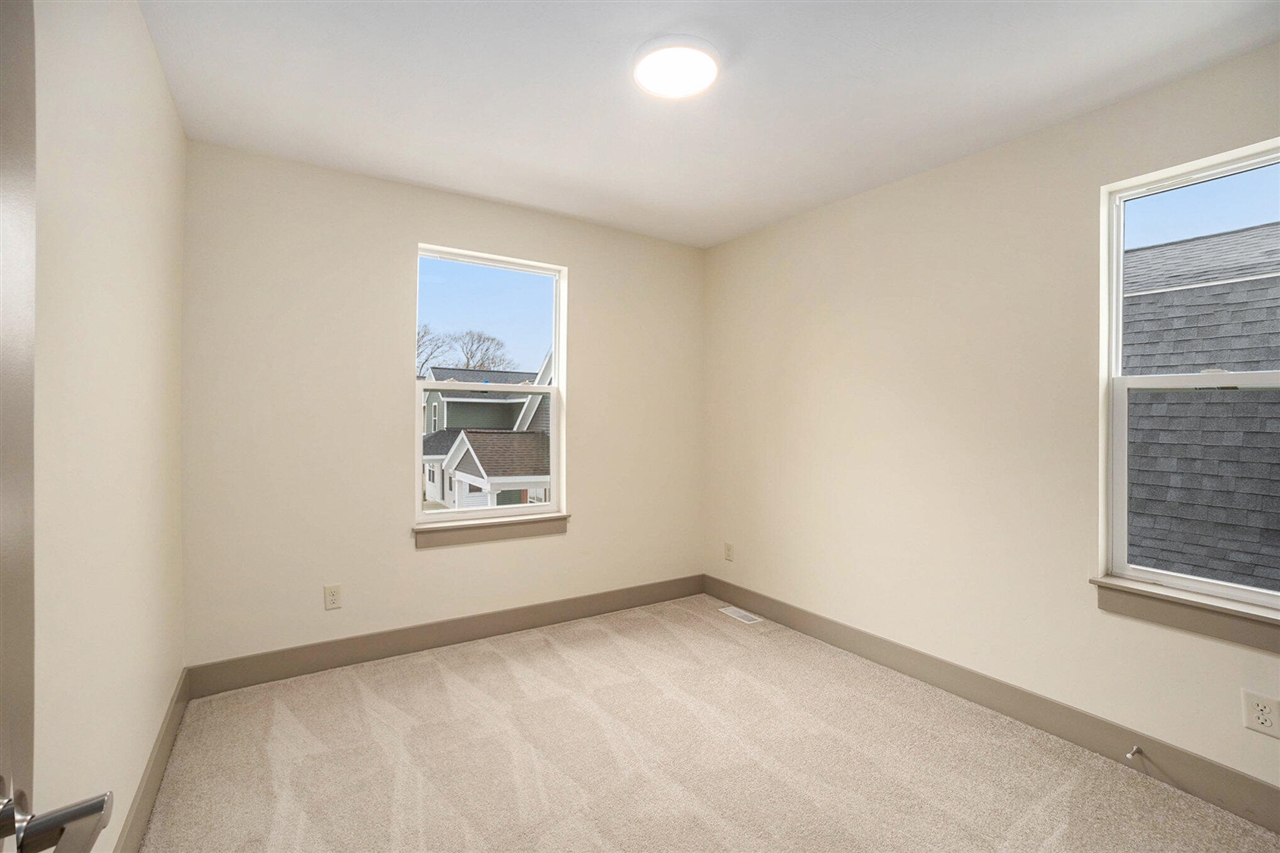 2098 Linden Avenue, Grand Rapids, MI, 49507-3271
