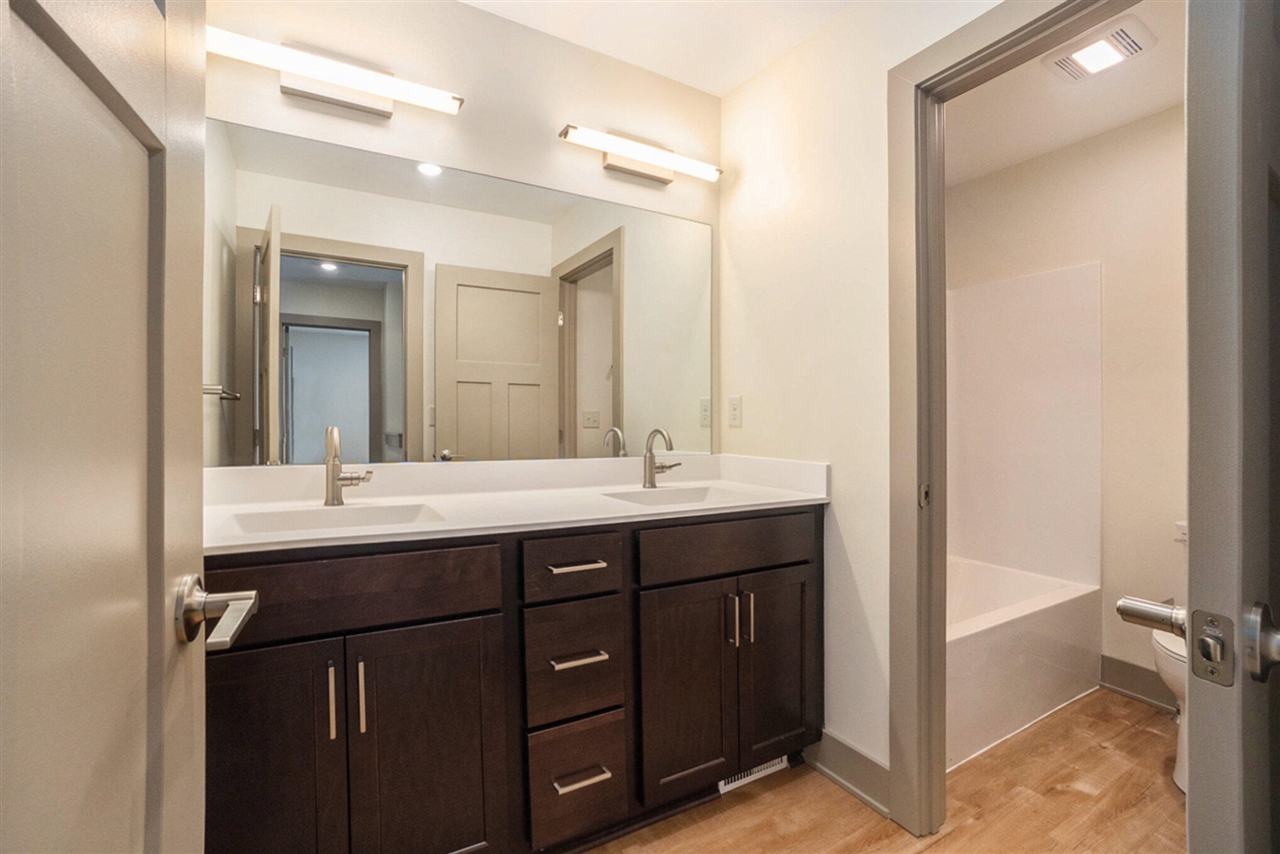 2098 Linden Avenue, Grand Rapids, MI, 49507-3271