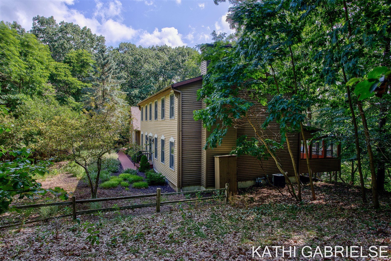 4th image of 313 Stickney Ridge Rd, Grand Haven, MI 49417 | MLS# 70530337