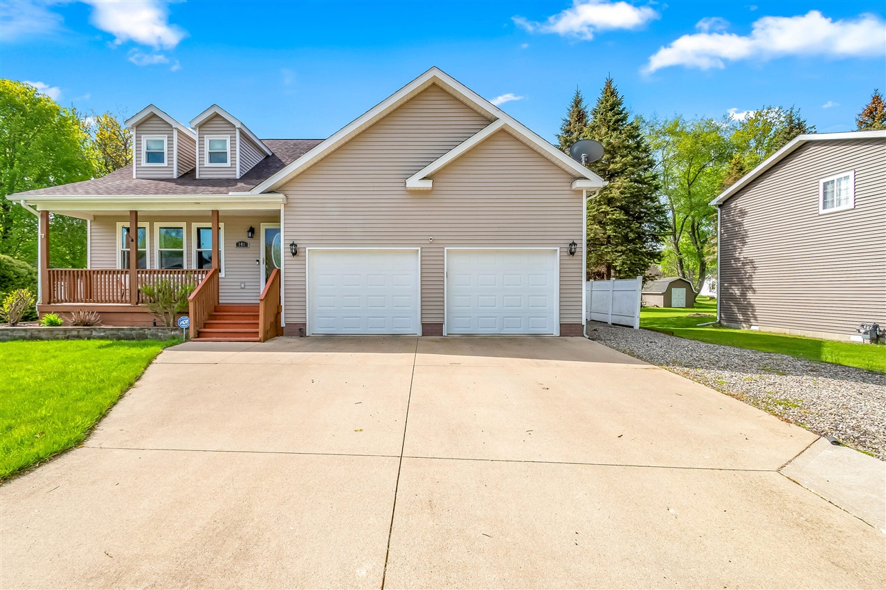 301 Case Street, Jonesville, MI, 49250-9416