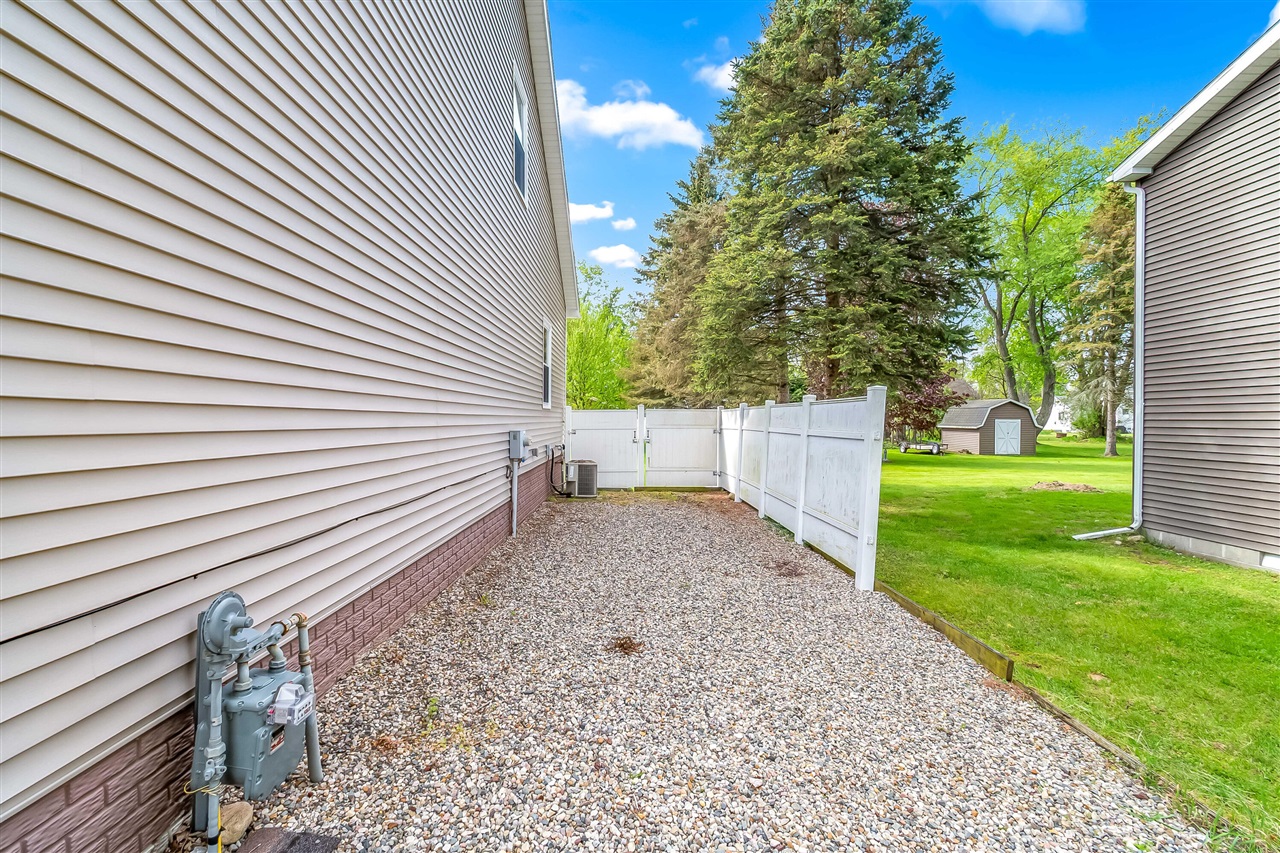 301 Case Street, Jonesville, MI, 49250-9416