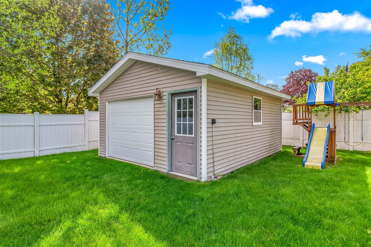 5th image of 301 Case St, Jonesville, MI 49250 | MLS# 70530338