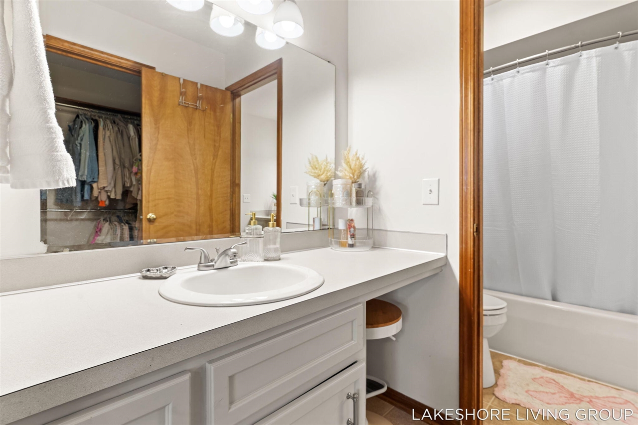 1065 Superior Court, Holland, MI, 49424-2526