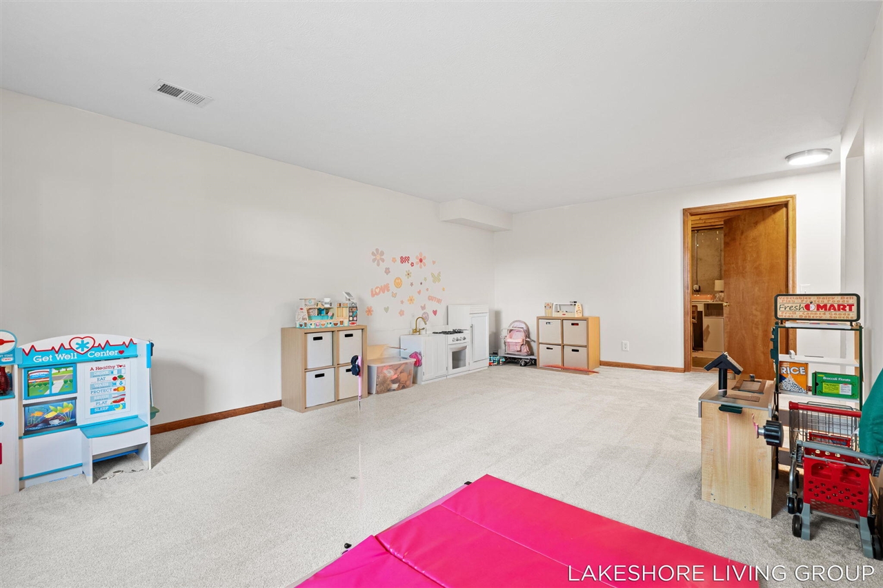 1065 Superior Court, Holland, MI, 49424-2526