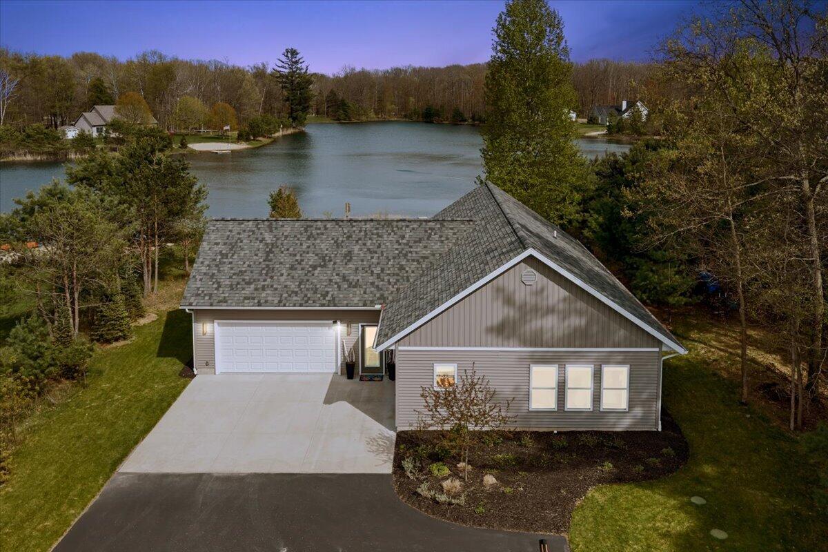 6619 Donegal Court, Canadian Lakes, MI, 49346-9128