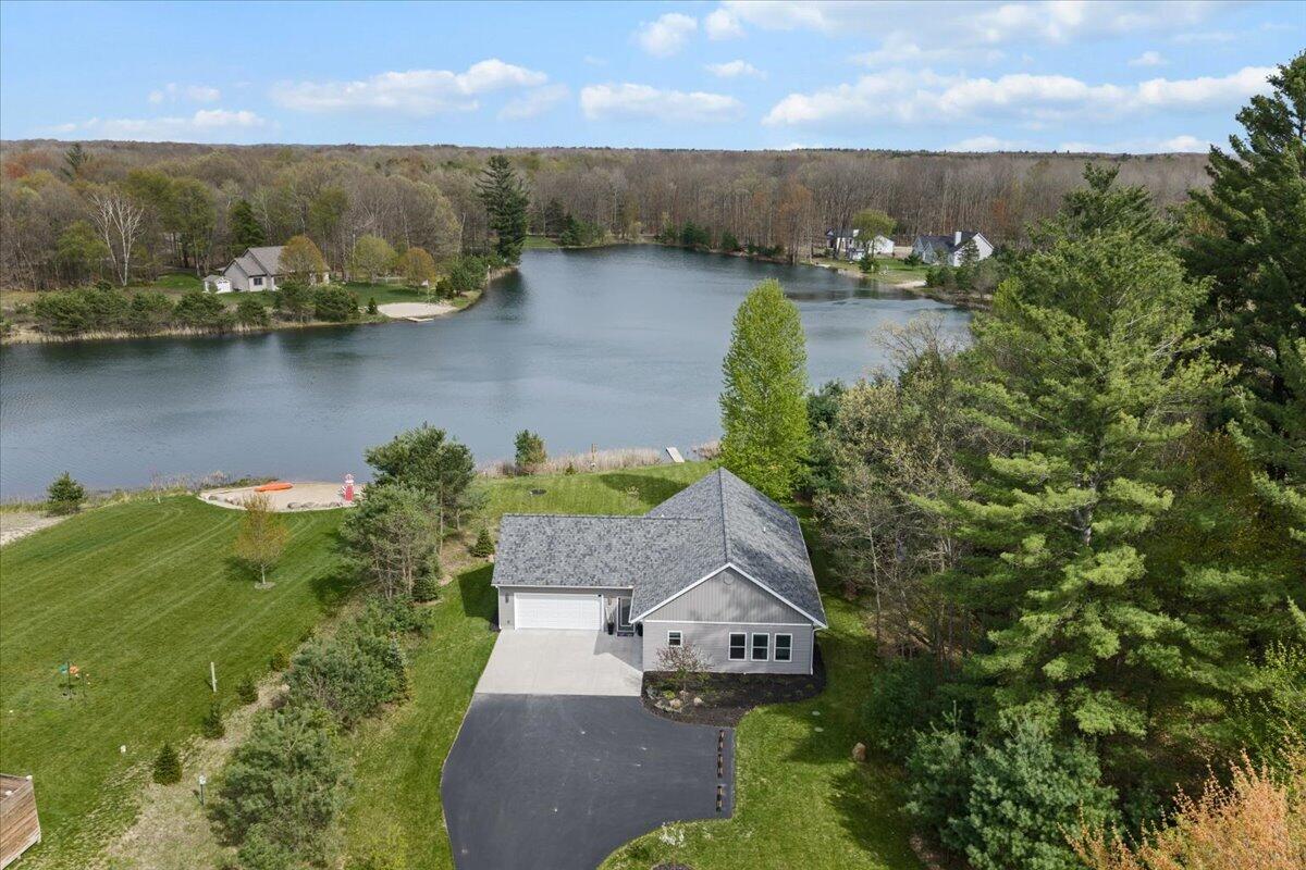 6619 Donegal Court, Canadian Lakes, MI, 49346-9128
