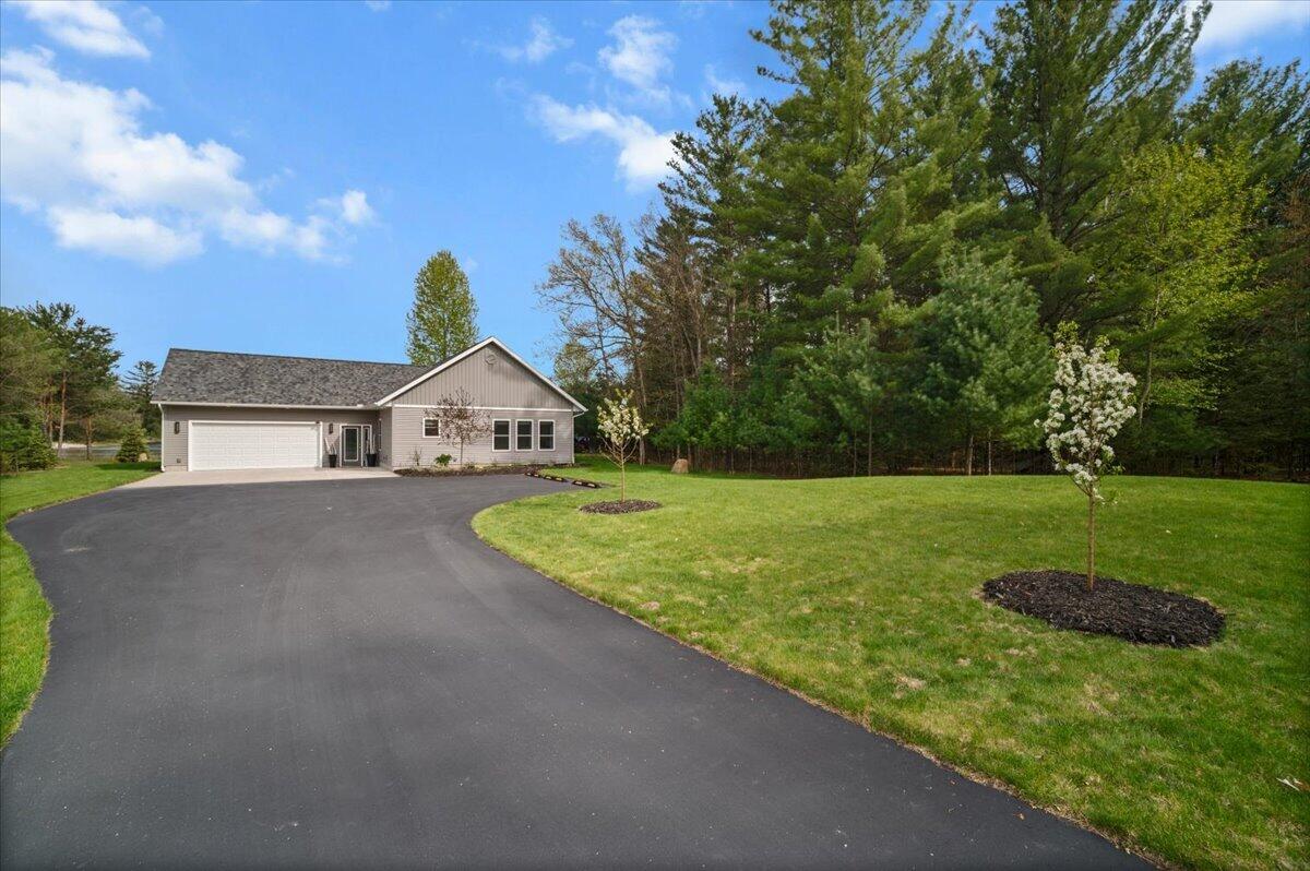 6619 Donegal Court, Canadian Lakes, MI, 49346-9128