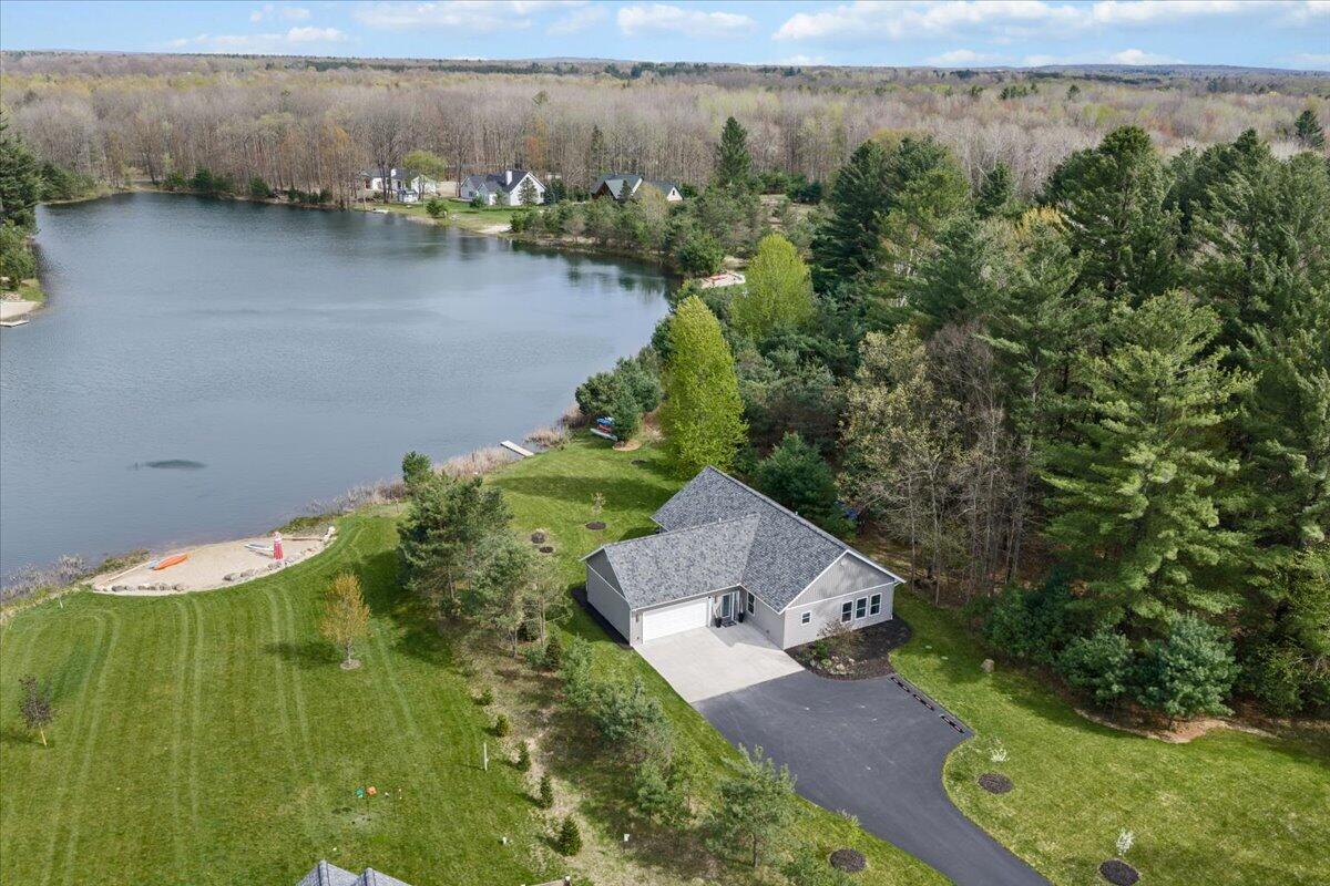 6619 Donegal Court, Canadian Lakes, MI, 49346-9128